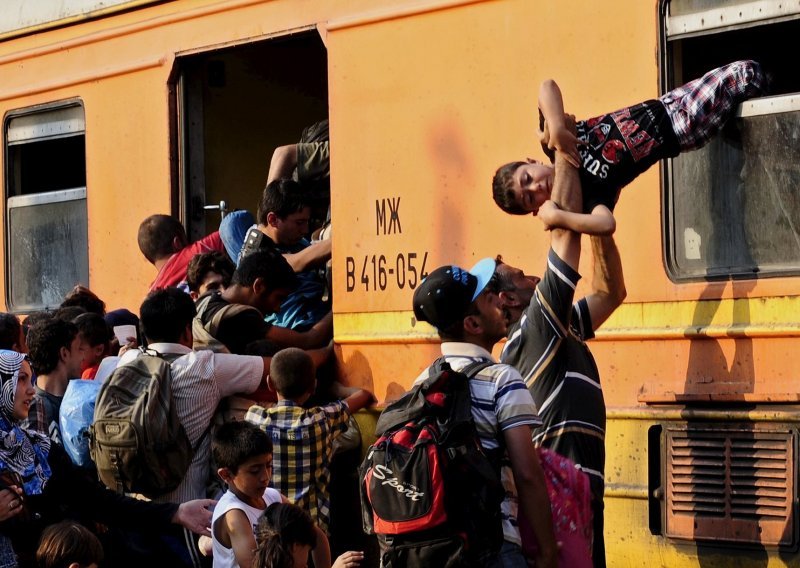 Snimka koja potresa svijet: Mali migrant vrišti iz vlaka