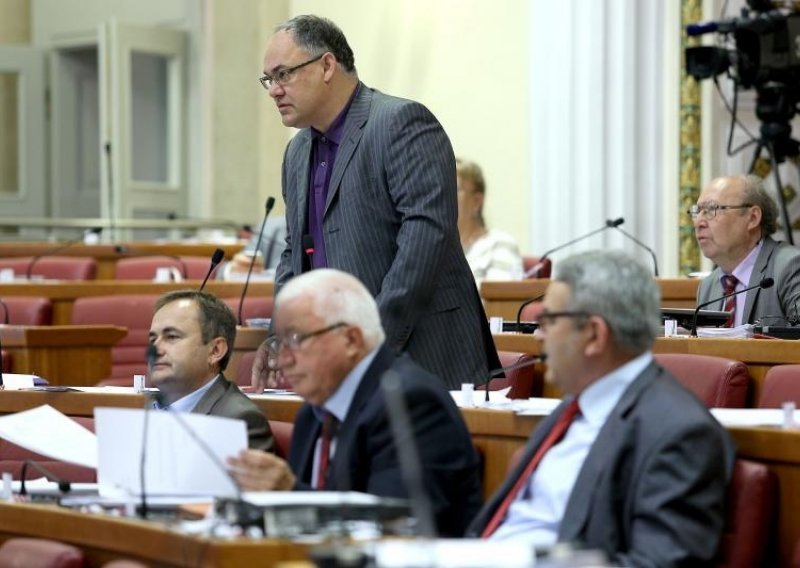 SDP i HDZ se 'pomirili', jednoglasno srušili zatezne kamate