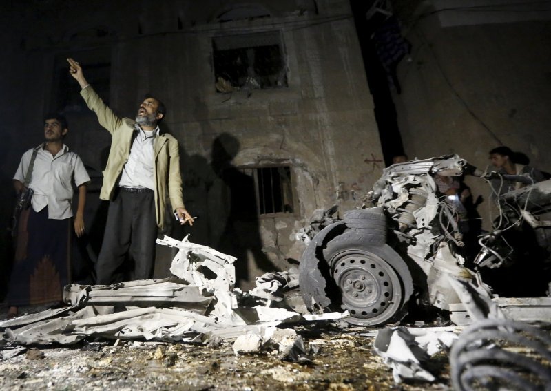Autobombom napali ljude koji su oplakivali poginule u saudijskom bombardiranju