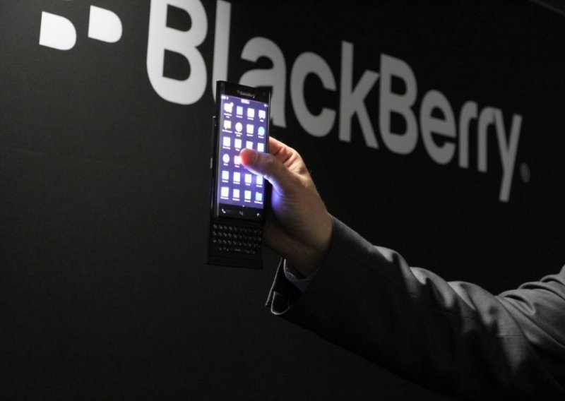 BlackBerry službeno otkrio Leap i misteriozni 'slider'