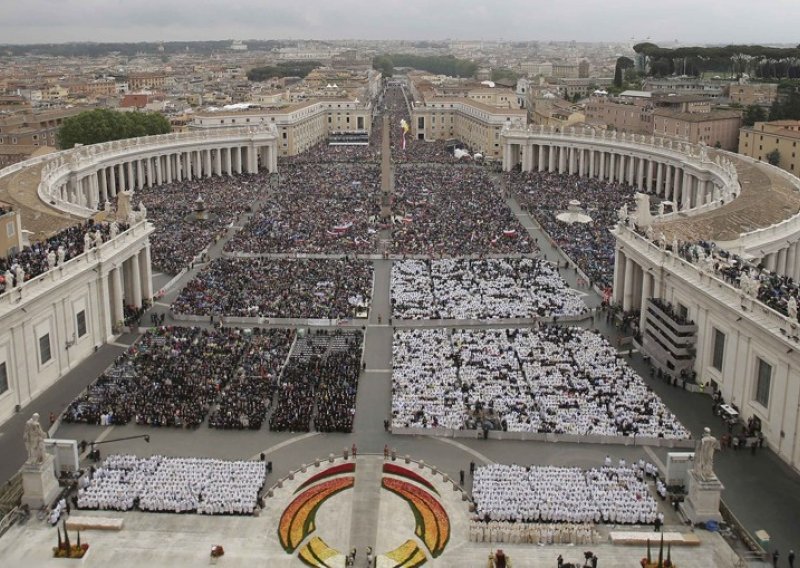 Progovorio kardinal George Pell, optužen da se 'ruga Papi a još više žrtvama'