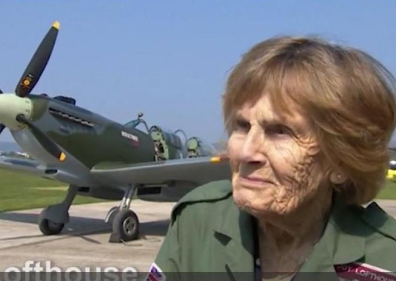 Ratna veteranka u 92. godini upravljala Spitfireom!