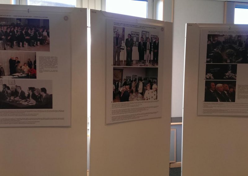Titove slike na izložbi razgledali i HDZ-ovi europarlamentarci
