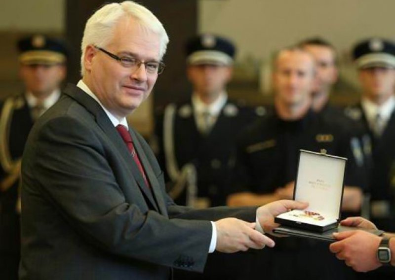 Politički plagijatori diploma netaknuti, jednog odlikovao Josipović