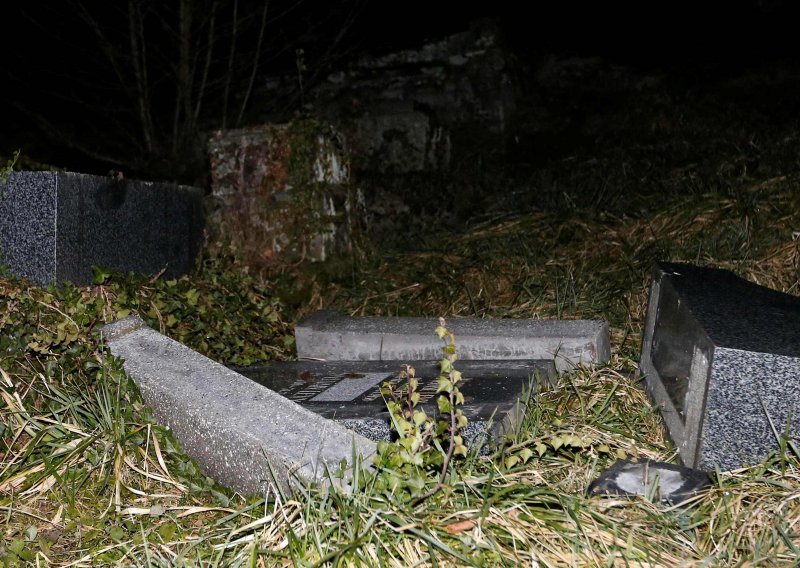 Stotine židovskih grobova oskvrnuto u Francuskoj