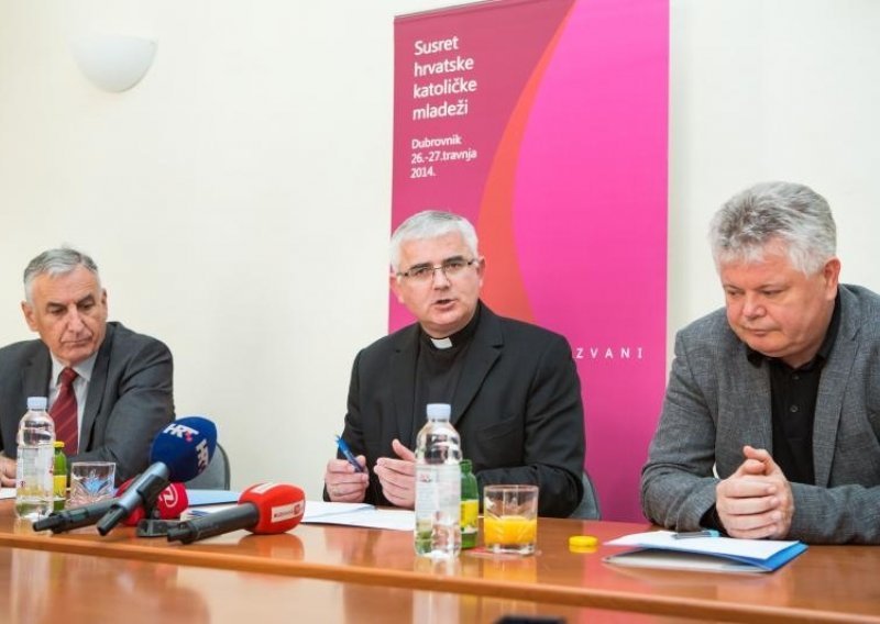 Biskup Uzinić odbio igrati u predizbornoj sapunici