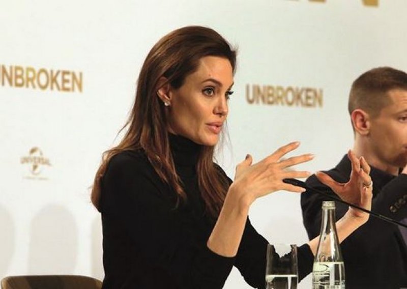 Angelina Jolie susrela Papu nakon prikazivanja 'Nesalomljivih'