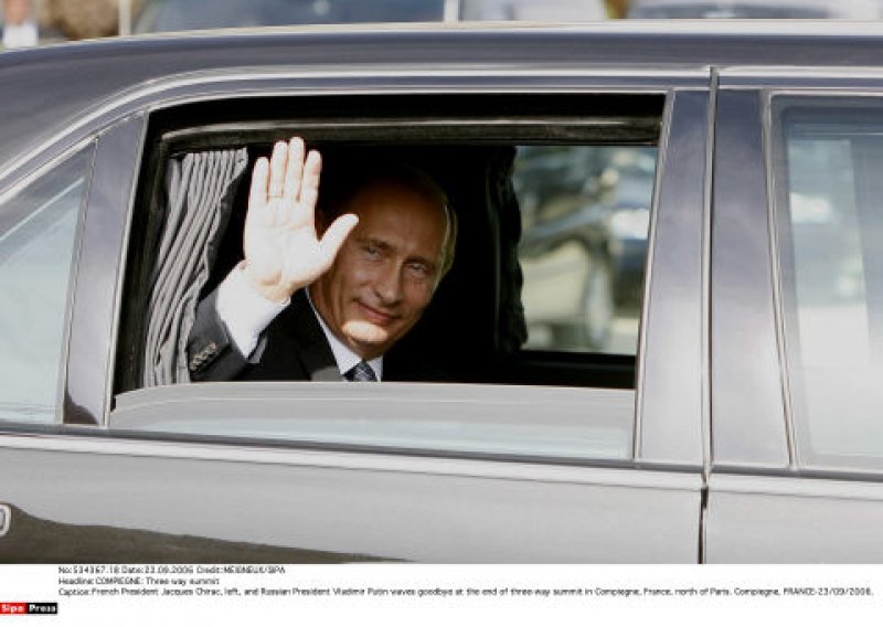 Putin se vraća u Kremlj, i to uvjerljivo