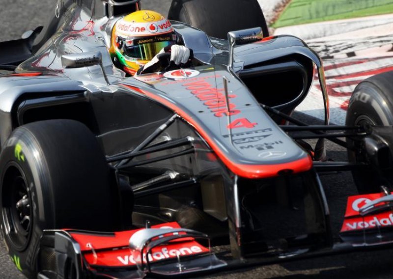 McLaren Hamiltonu nudi manje, Mercedes čeka