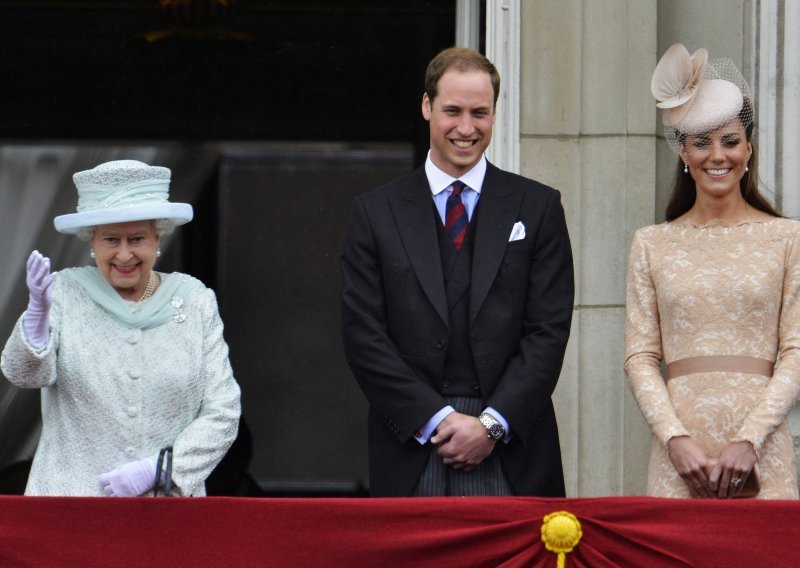 Kraljica se 'osjetila ponizno' zbog dijamantnog jubileja