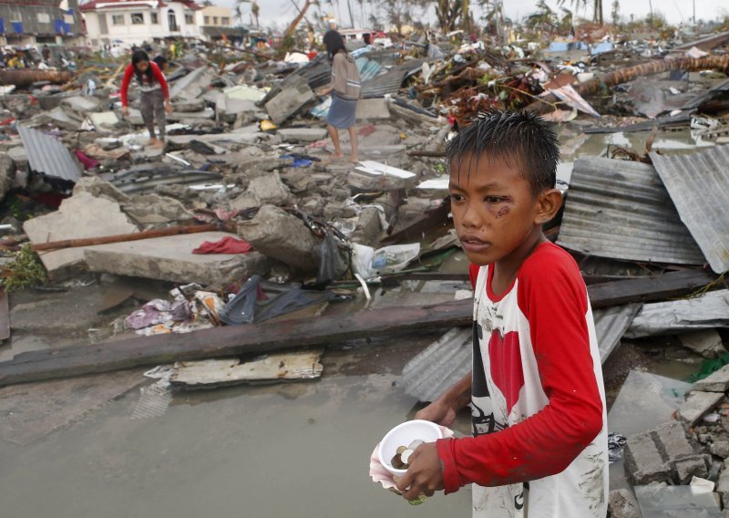 Pomoć stiže stradalima od tajfuna na Filipinima