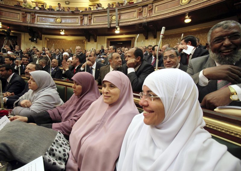 Islamisti udaraju ritam egipatskom parlamentu