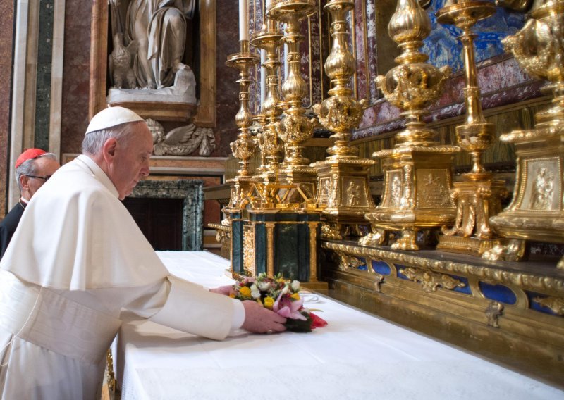 Papa pozvao vjernike da razmisle o uzorcima nasilja nad migrantima