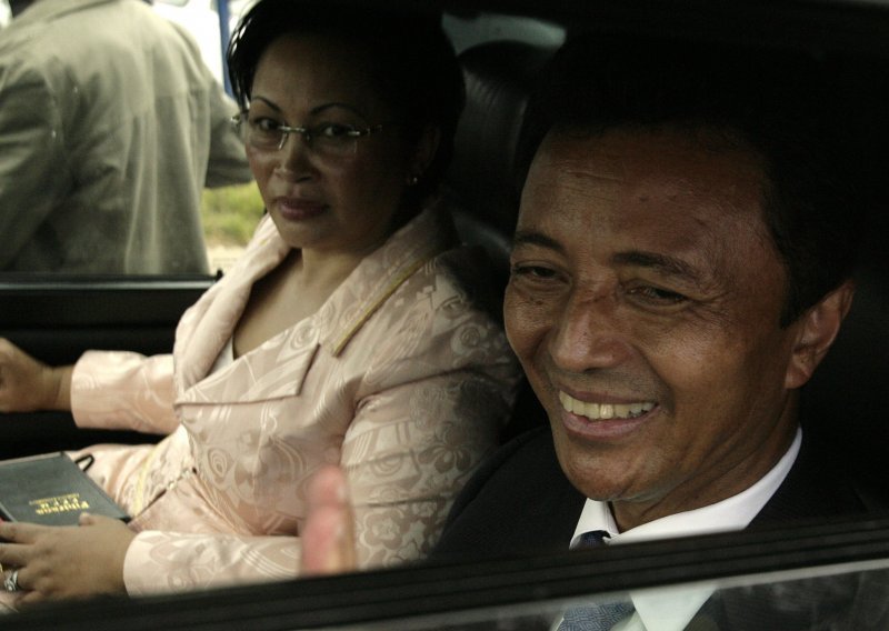 Madagaskarski predsjednik predao vlast vojsci