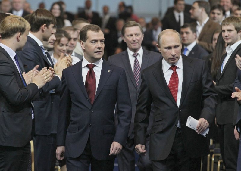 Putin i Medvedev radit će od kuće da smanje prometnu gužvu