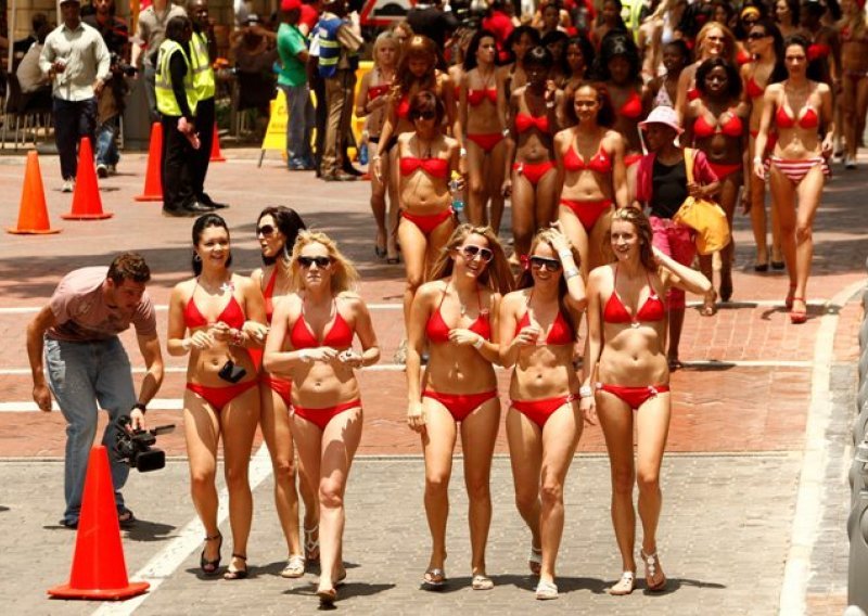 Ljepotice u bikinijima oborile svjetski rekord
