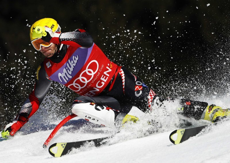 Kostelic wins Wengen slalom, extends his overall lead