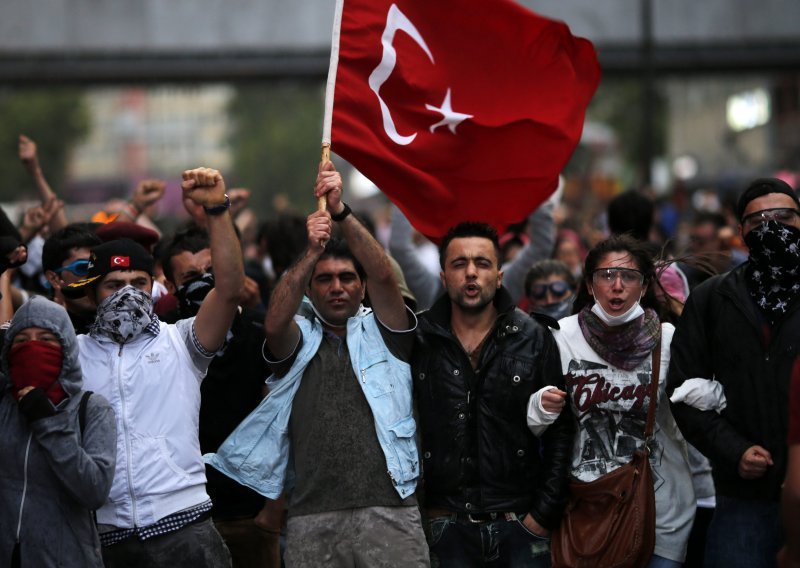 Westerwelle poziva Erdogana da smiri stanje