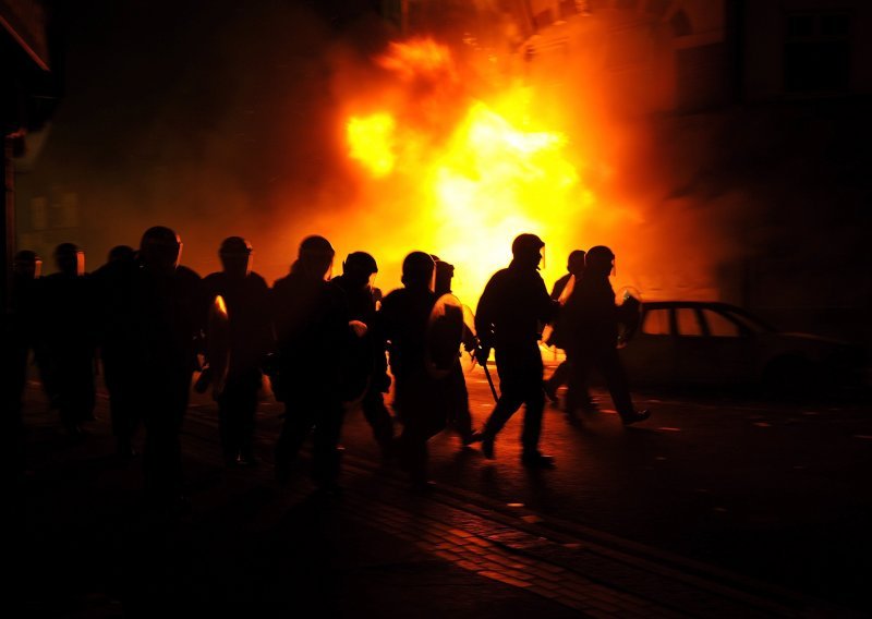 Neredi u Londonu otkazuju utakmice