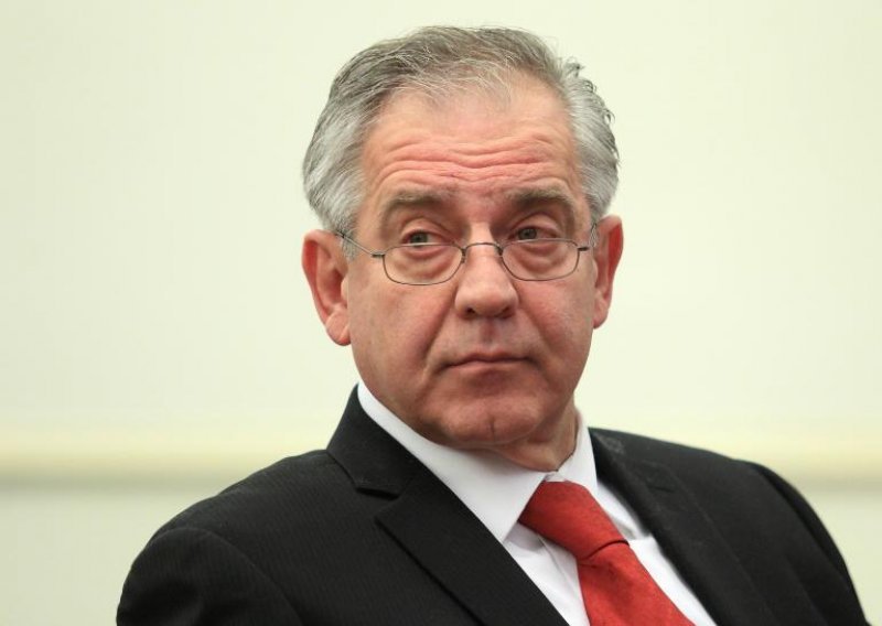 Ex-PM tells Der Standard that he is innocent