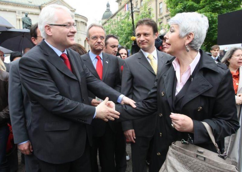 Kosor hvali Josipovića jer on hvali Vladu