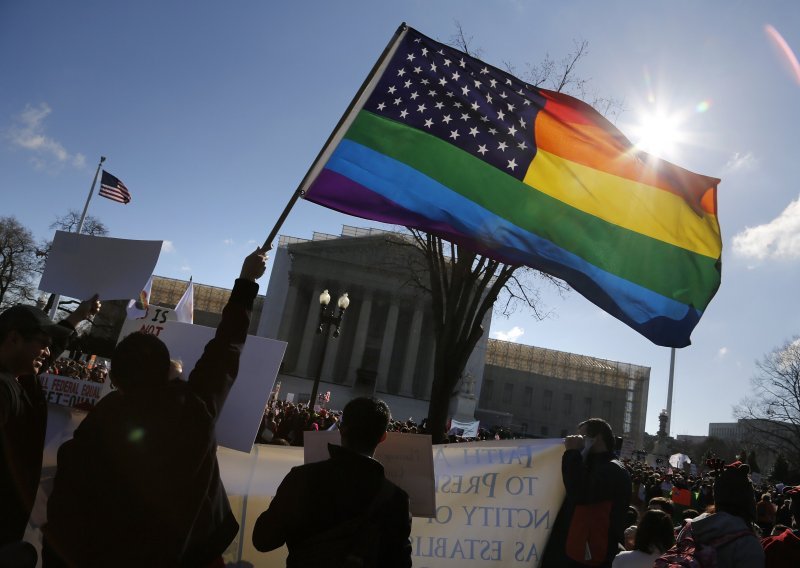 SAD: vize za gay parove iste kao za heteroseksualne