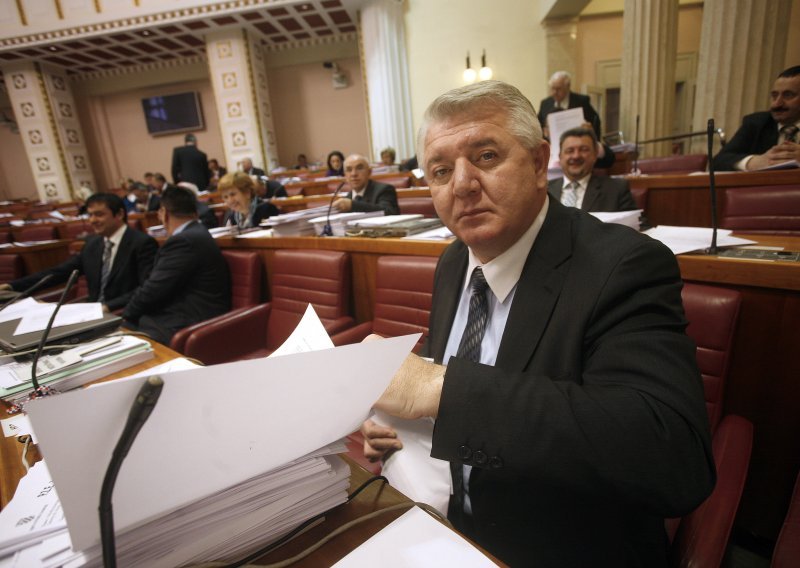 HDZ representatives, other politicians criticise Djakic's remark