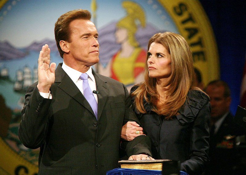 Schwarzenegger hvata suprugu za stražnjicu?