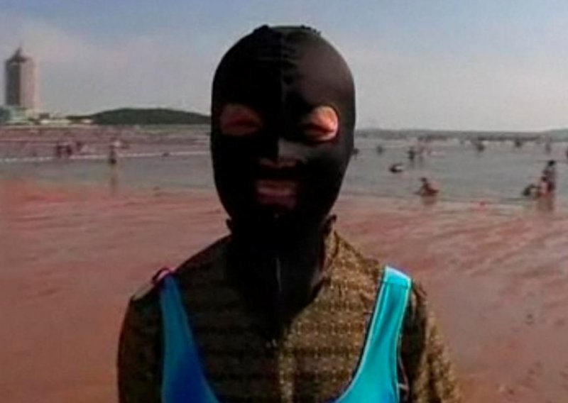 Na plažu s maskom da ne pocrne kao seljanke