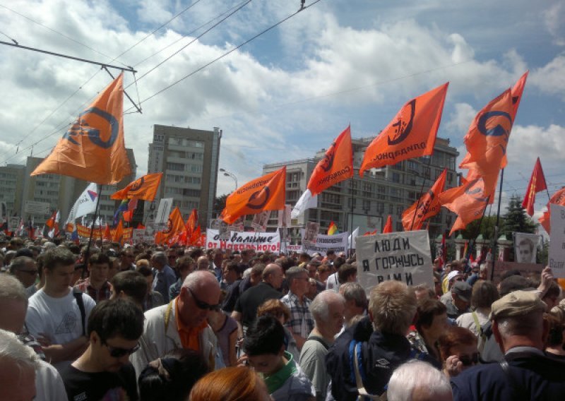 Tisuće u Moskvi tražile oslobađanje oporbenjaka