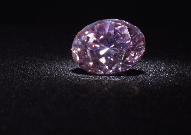 12-karatni dijamant prodan za 17,4 milijuna dolara