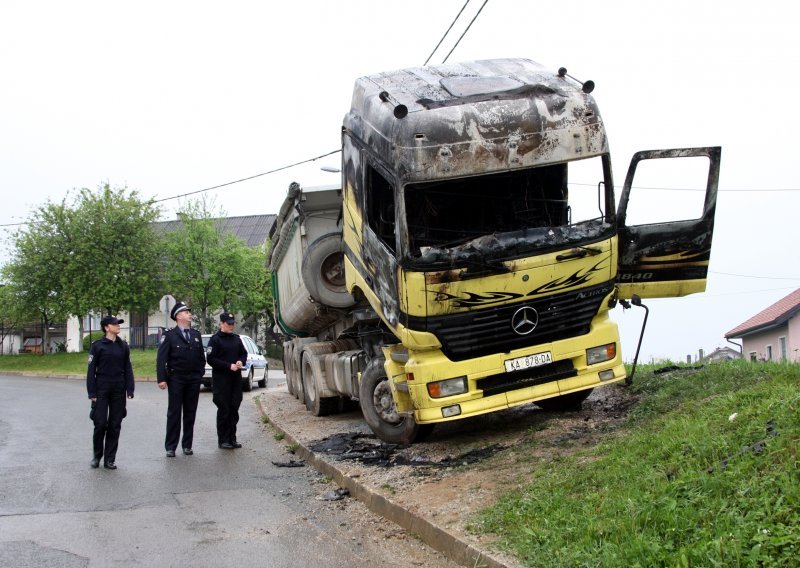 Kamion vijećnice HSS-a izgorio nakon eksplozije