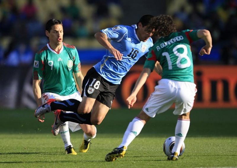 Copa: Meksiko ispao, Urugvaj na tankom ledu