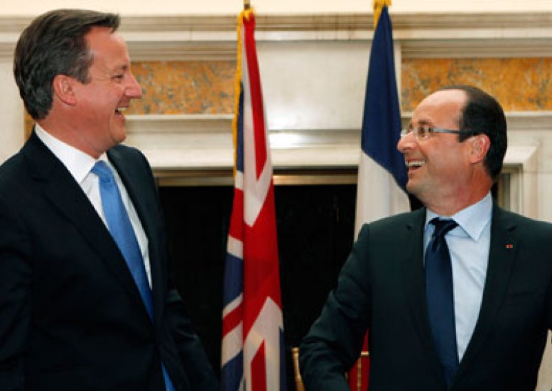 Što krije fasada Cameron-Hollandeovih osmijeha?