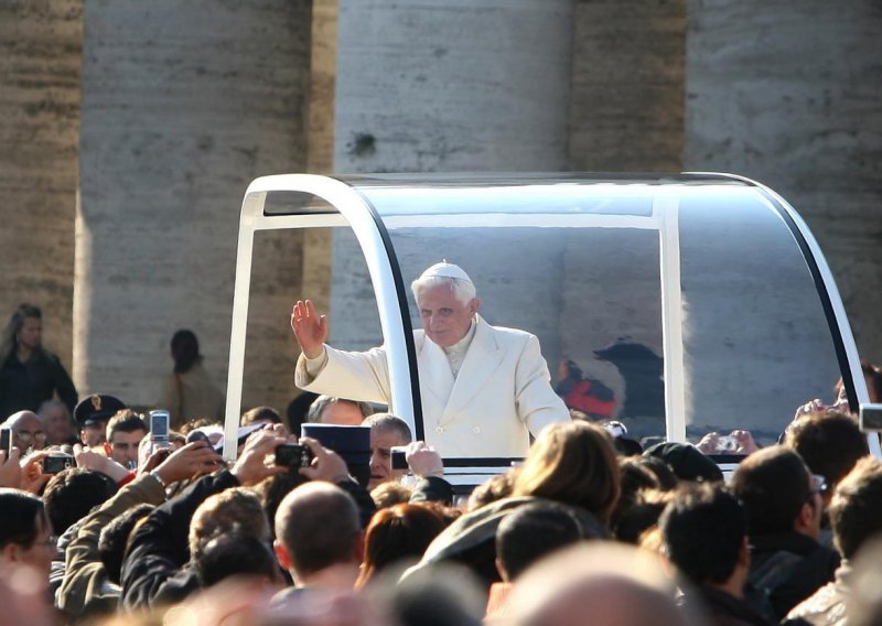 Prijavite sumnjivce na trasi kretanja pape