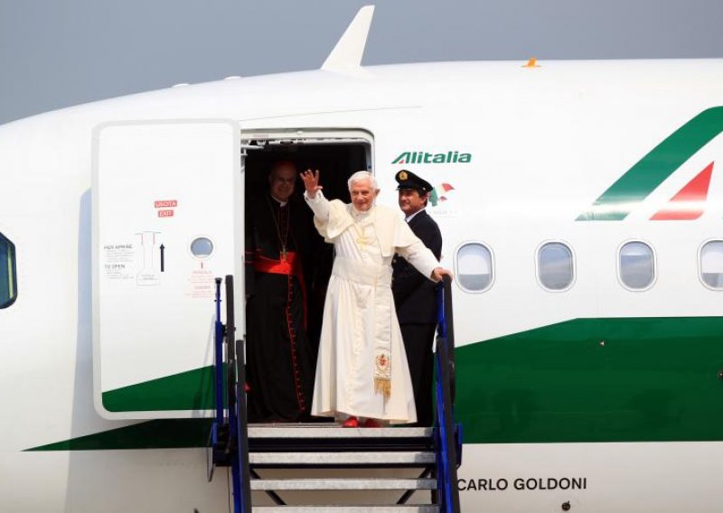 Pope arrives in Croatia