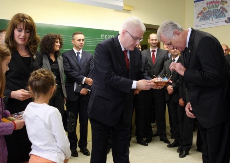 Nikolić uči Josipovića: Bunjevci nisu Hrvati, oni su svoji