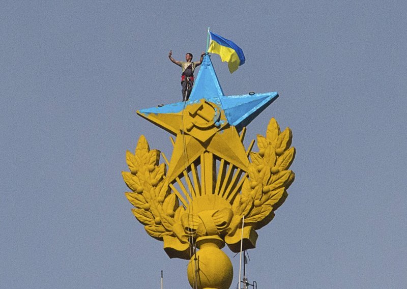 Ludo hrabar potez: U Moskvi postavili ukrajinsku zastavu