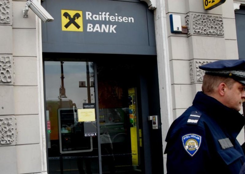 Bankar s računa klijenata ukrao više od 220 tisuća kuna