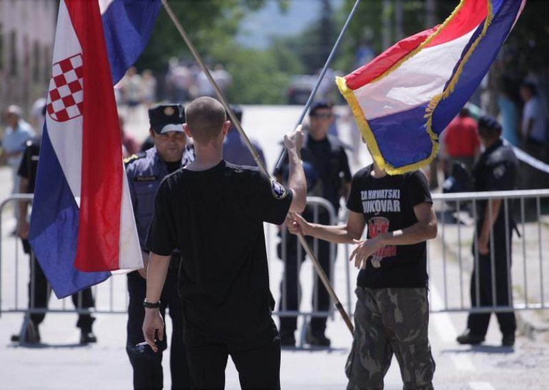 Srb poziva na ustanak u Srbu