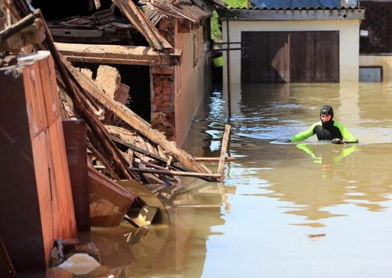 Rušit će se oko 150 poplavljenih kuća