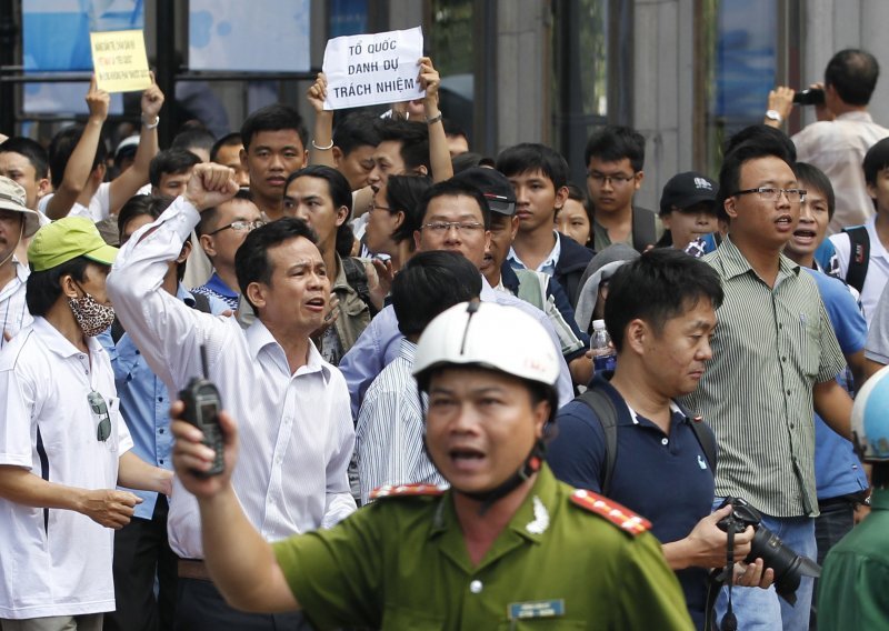 Kinezi bježe iz Vijetnama pred linčom
