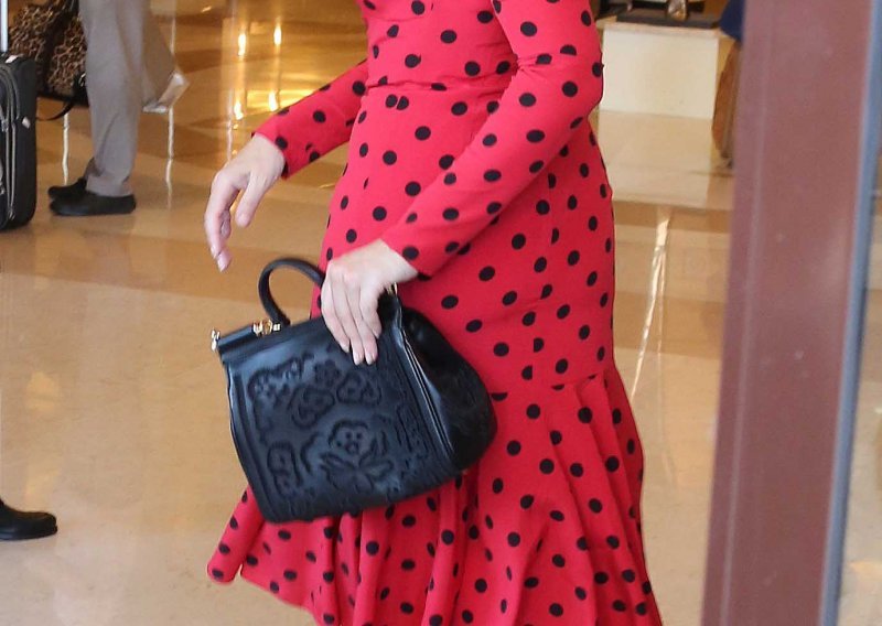Crveno i točkice savršeno nosi samo Monica Belluci