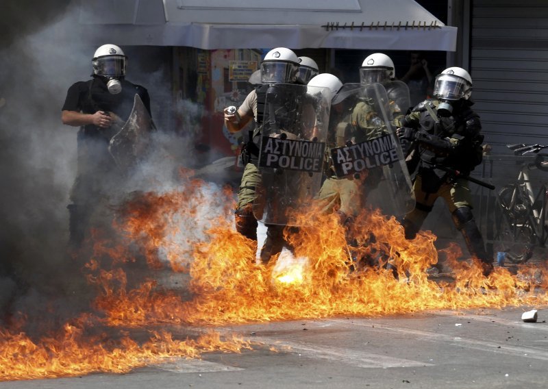 Stanje u Ateni izvan kontrole!