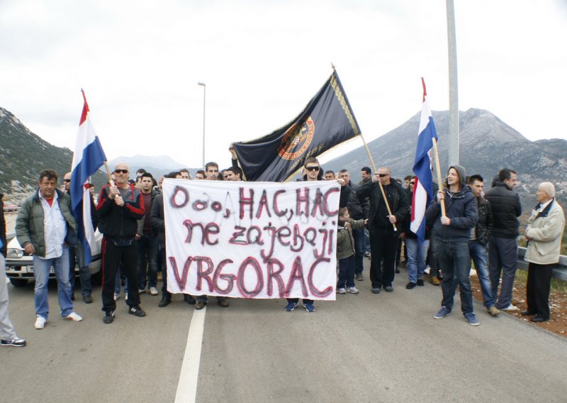 Ministar otvarao autocestu, a branitelji prosvjedovali