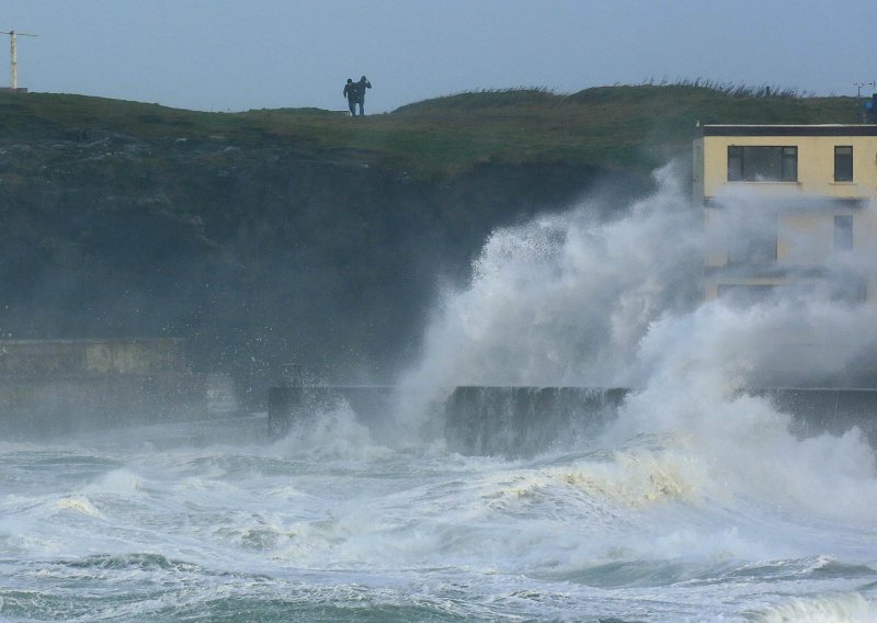 Oluja pogodila Škotsku; 200.000 domova bez struje