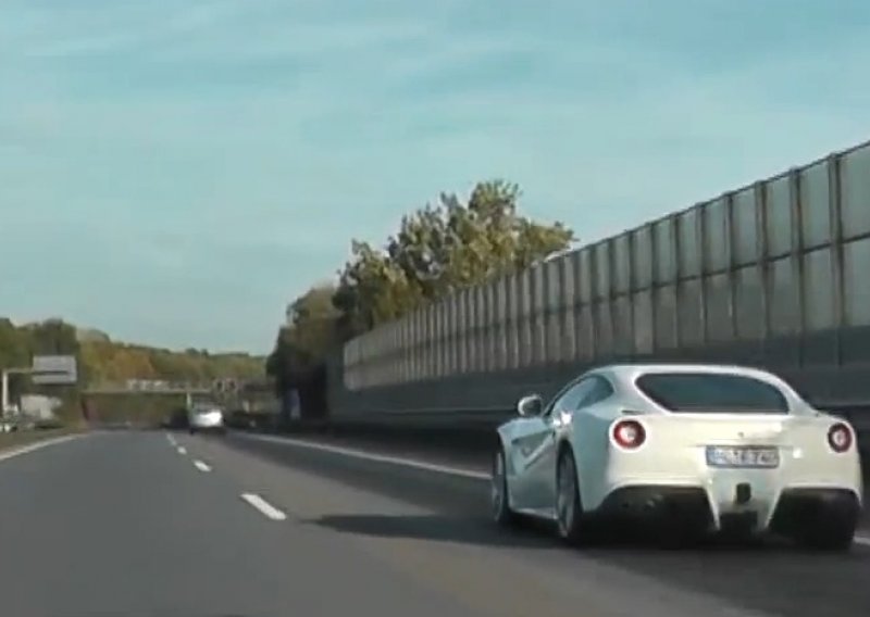 Ovako se vozi Ferrari F12Berlinetta na autobahnu!