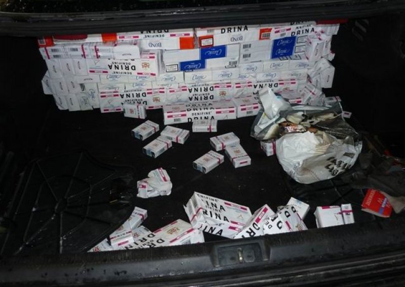 Kod policajca više od devet tisuća kutija cigareta