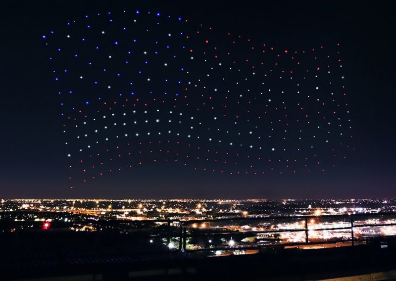 Impresivan pogled na 300 dronova koji su osvijetili nebo na Super Bowlu