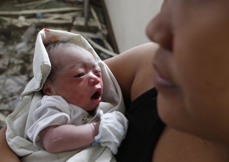 Beba rođena tijekom razarajućeg tajfuna dala nadu preživjelima